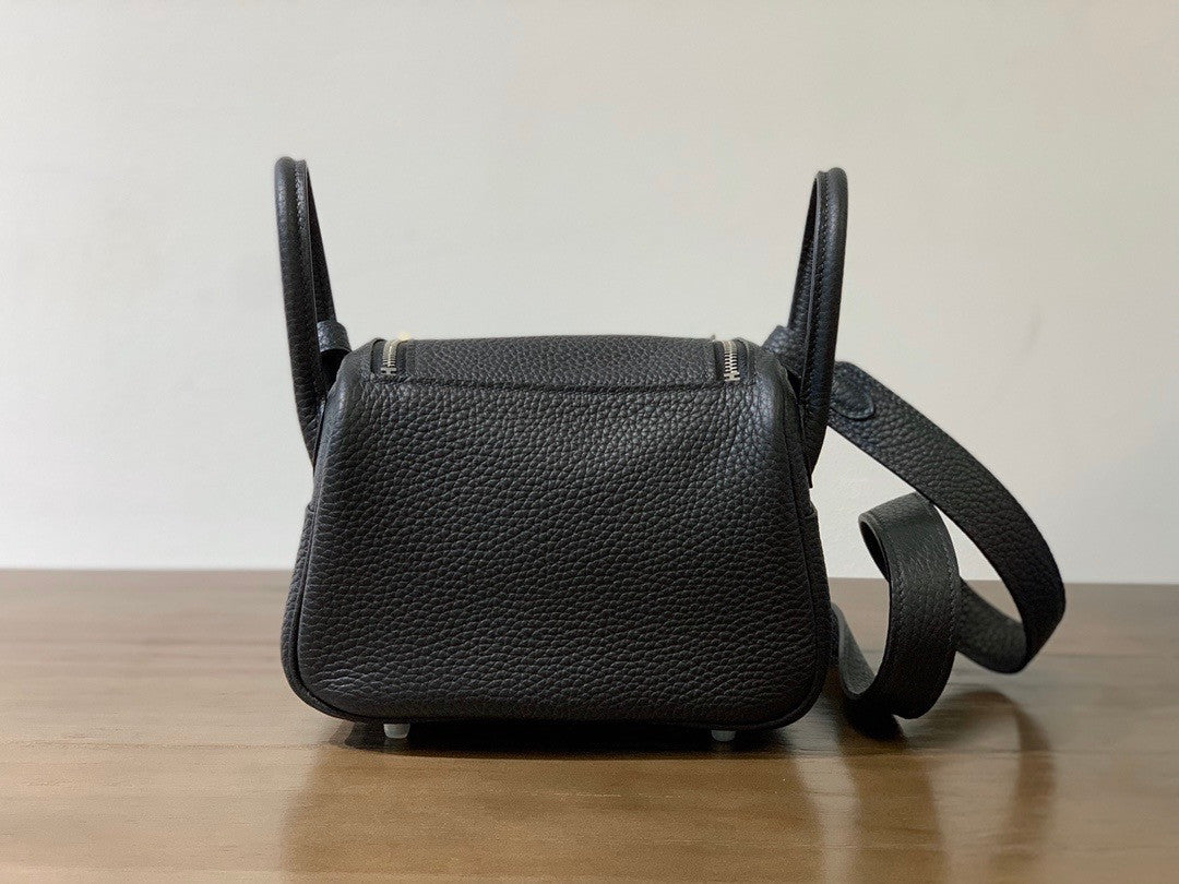Hermes Mini Lindy 20cm Bag Black Epsom Leather Palladium  Hardware