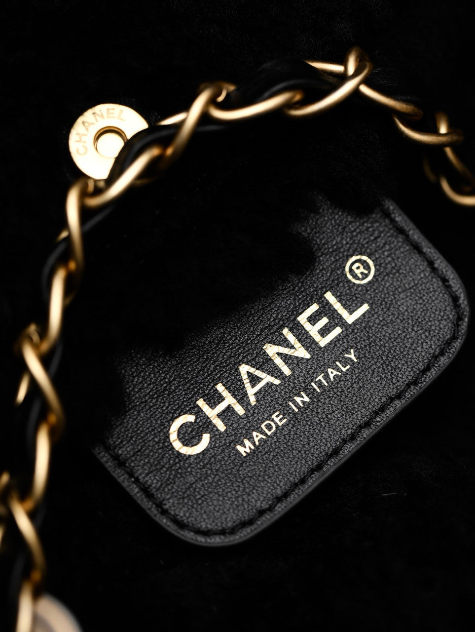 CHANEL 22 SMALL HANDBAG Shiny Aged Lambskin Shearling Black