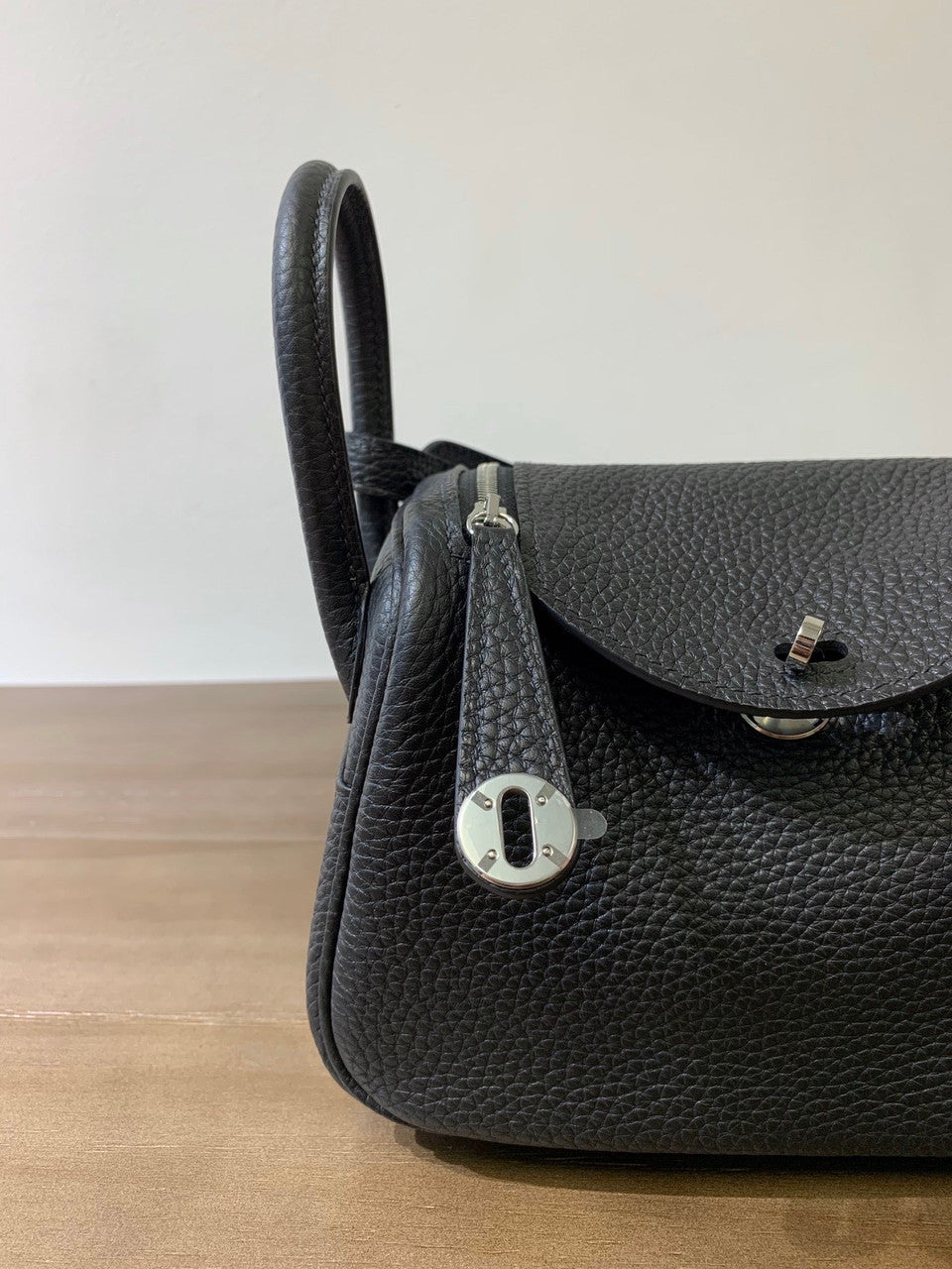Hermes Mini Lindy 20cm Bag Black Epsom Leather Palladium  Hardware
