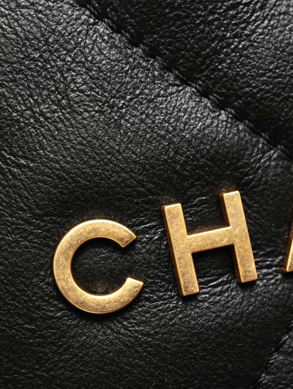 CHANEL 22 SMALL HANDBAG Shiny Aged Lambskin Shearling Black