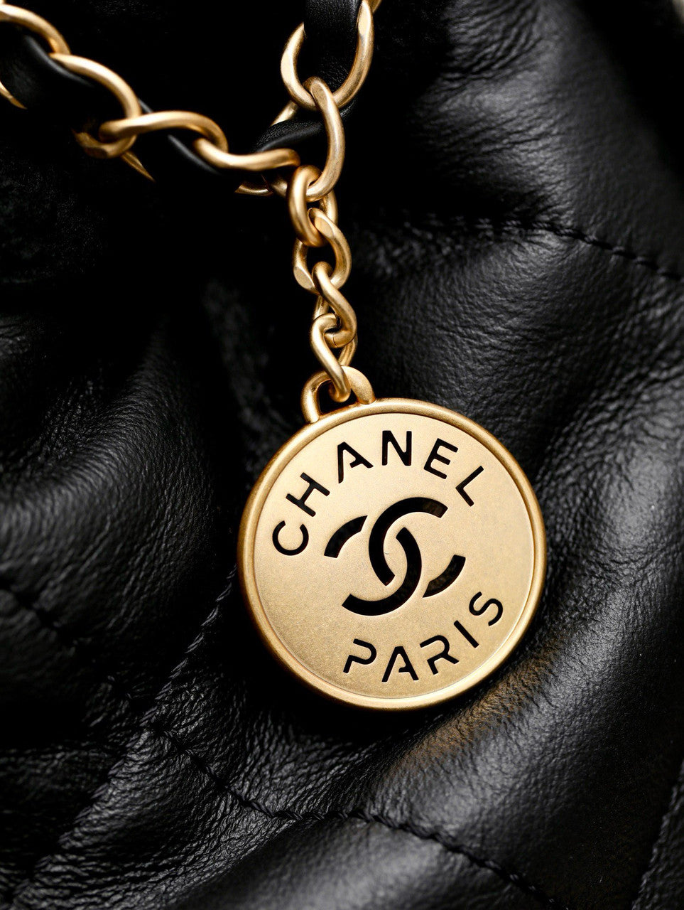 CHANEL 22 SMALL HANDBAG Shiny Aged Lambskin Shearling Black