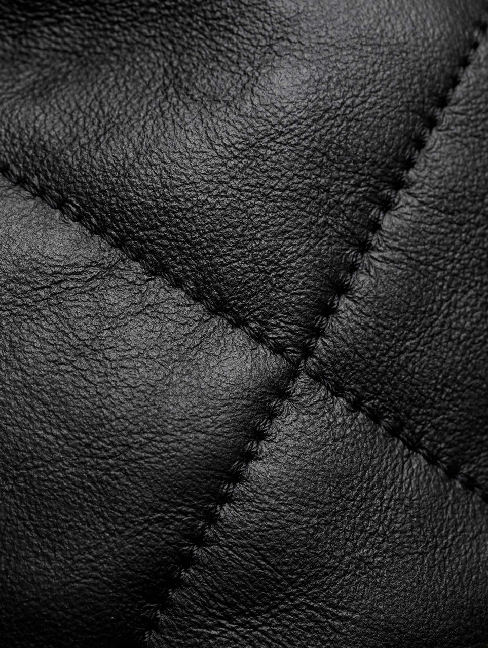 CHANEL 22 SMALL HANDBAG Shiny Aged Lambskin Shearling Black