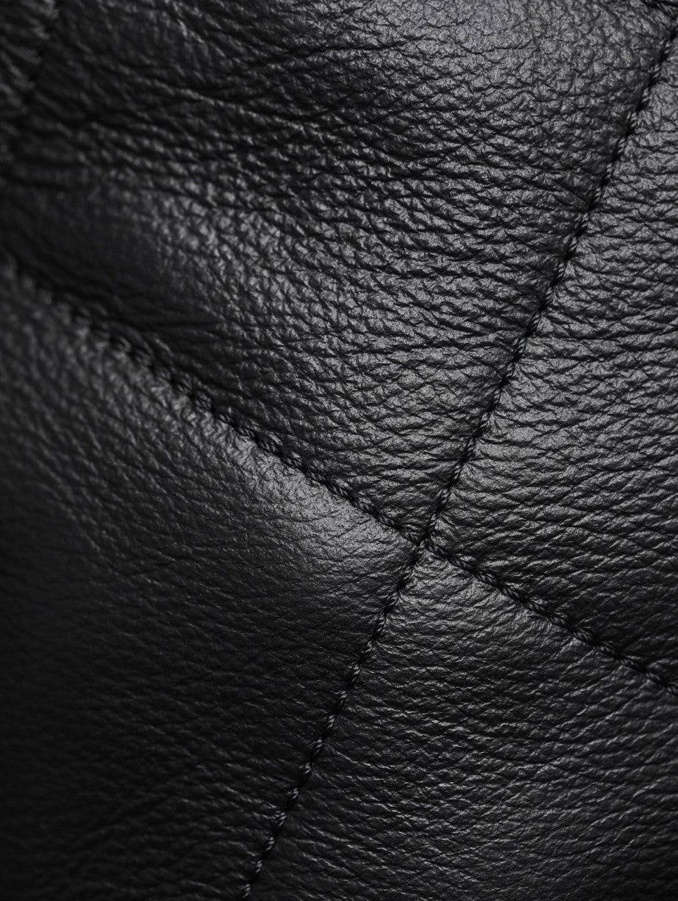 CHANEL 22 SMALL HANDBAG Shiny Aged Lambskin Shearling