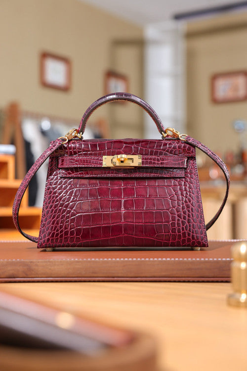 Hermès Kelly 20 Mini II Sellier Cassis Alligator Gold Hardware