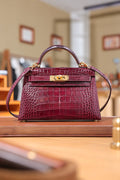 Hermès Kelly 20 Mini II Sellier Cassis Alligator Gold Hardware