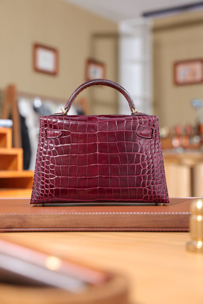 Hermès Kelly 20 Mini II Sellier Cassis Alligator Gold Hardware