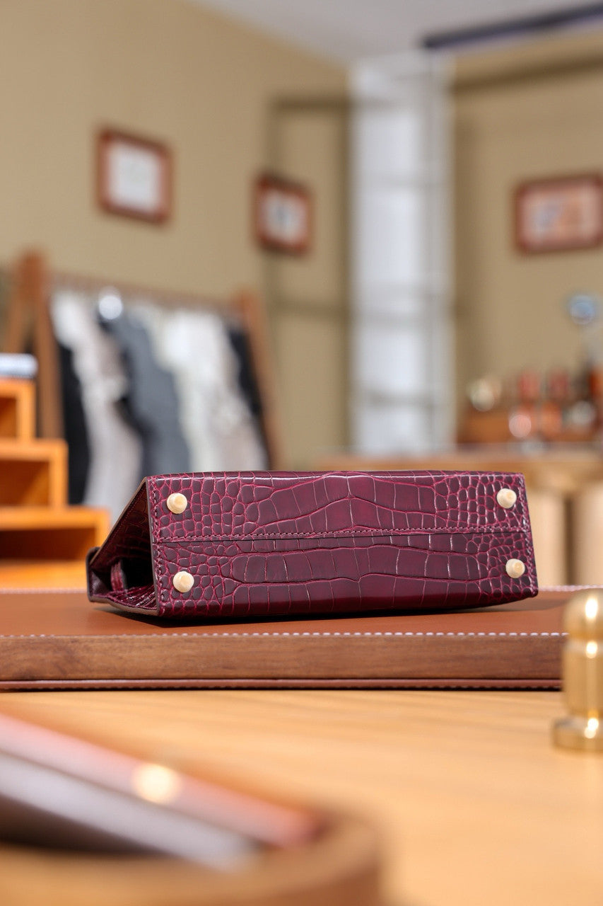 Hermès Kelly 20 Mini II Sellier Cassis Alligator Gold Hardware