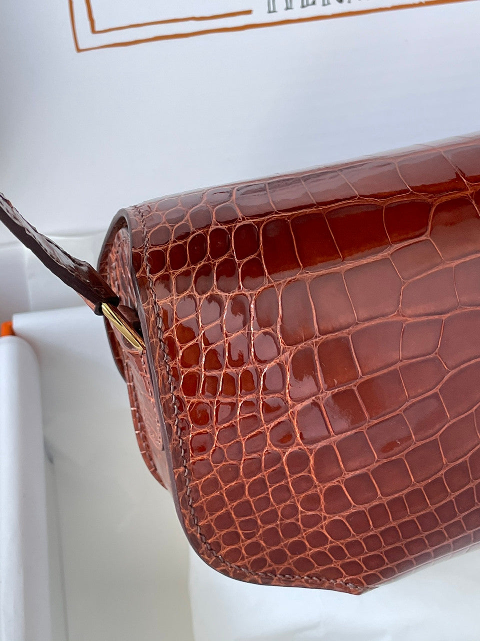 HERMES Honey Cherche Midi 18 Gold Alligator