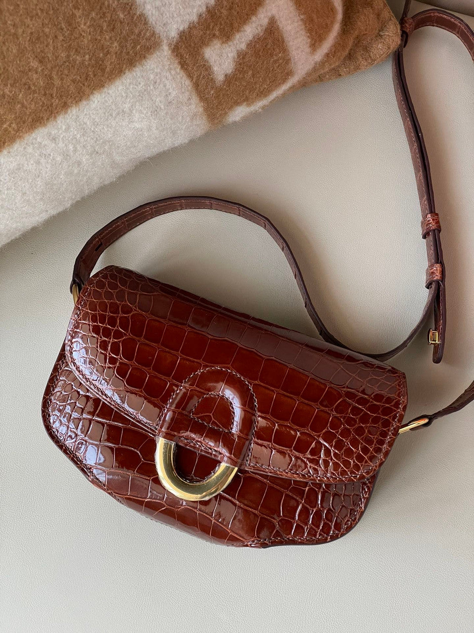 HERMES Honey Cherche Midi 18 Gold Alligator