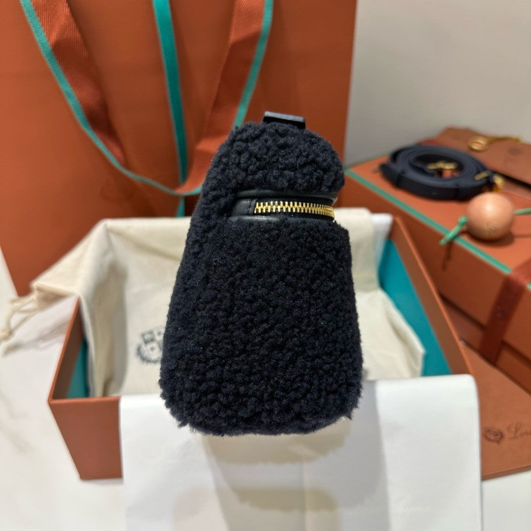 Loro Piana Extra Pocket L19  Ram Leather Blue