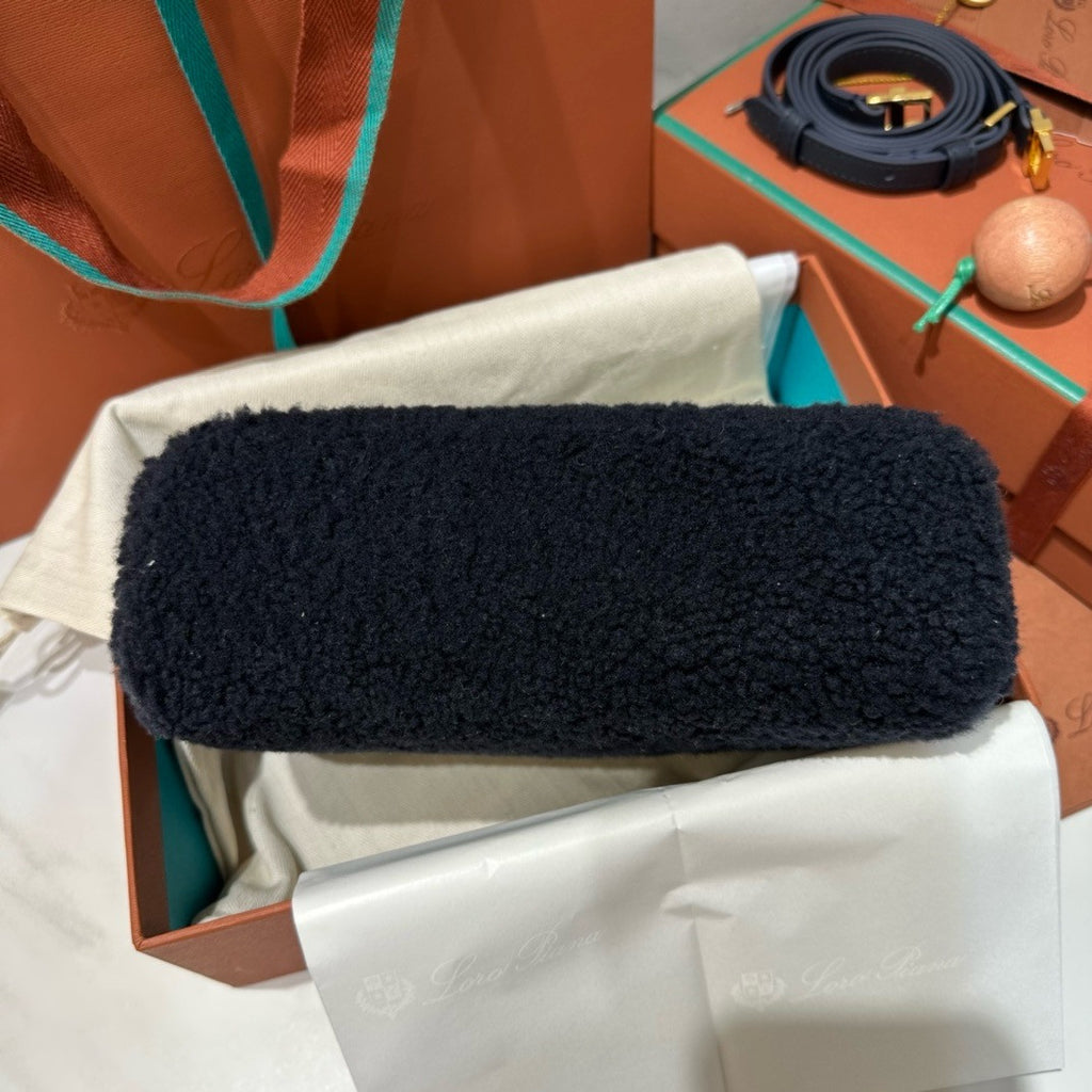 Loro Piana Extra Pocket L19  Ram Leather Blue