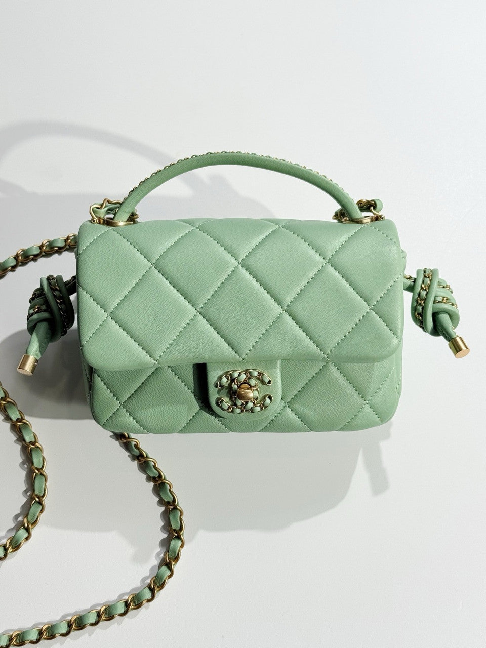 Chanel CRUISE 2024/25 GREEN FLAP BAG WITH TOP HANDLE  Lambskin & Gold Metal Chanel