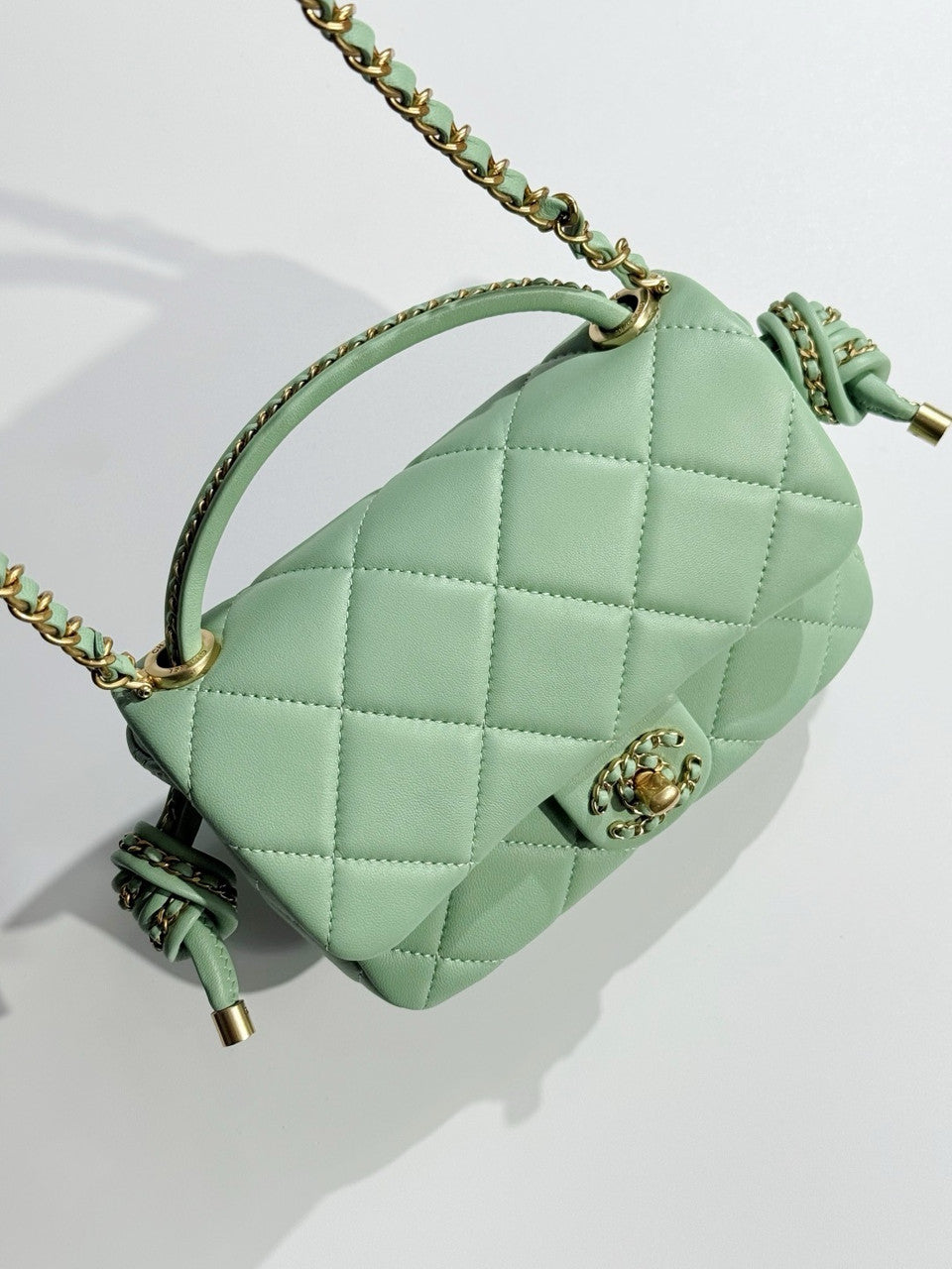 Chanel CRUISE 2024/25 GREEN FLAP BAG WITH TOP HANDLE  Lambskin & Gold Metal Chanel