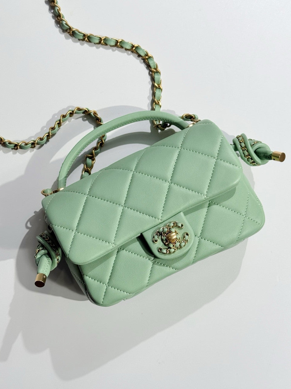 Chanel CRUISE 2024/25 GREEN FLAP BAG WITH TOP HANDLE  Lambskin & Gold Metal Chanel