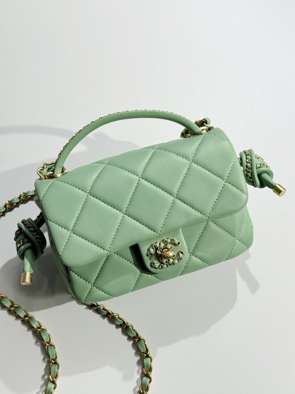 Chanel CRUISE 2024/25 GREEN FLAP BAG WITH TOP HANDLE  Lambskin & Gold Metal Chanel