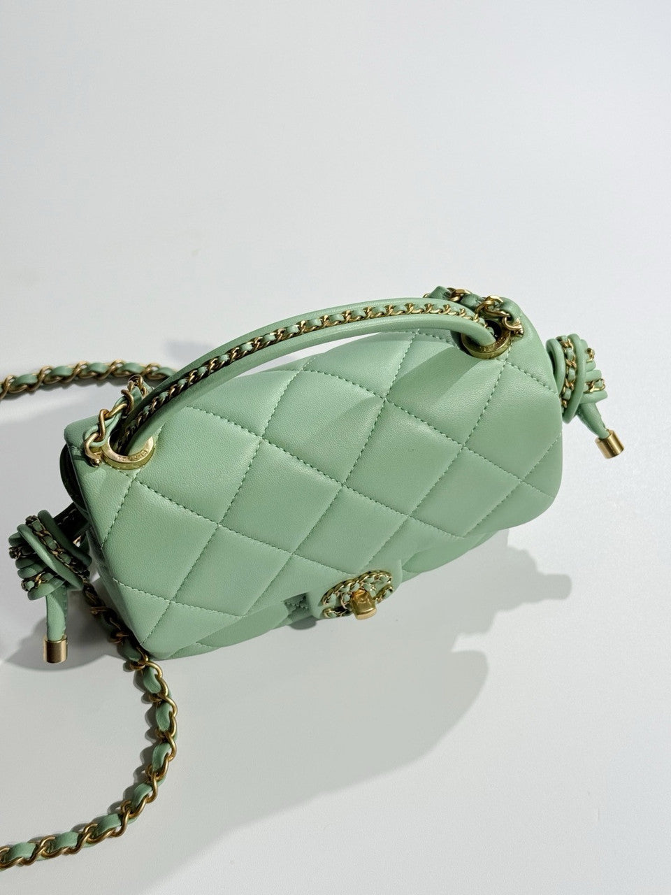 Chanel CRUISE 2024/25 GREEN FLAP BAG WITH TOP HANDLE  Lambskin & Gold Metal Chanel