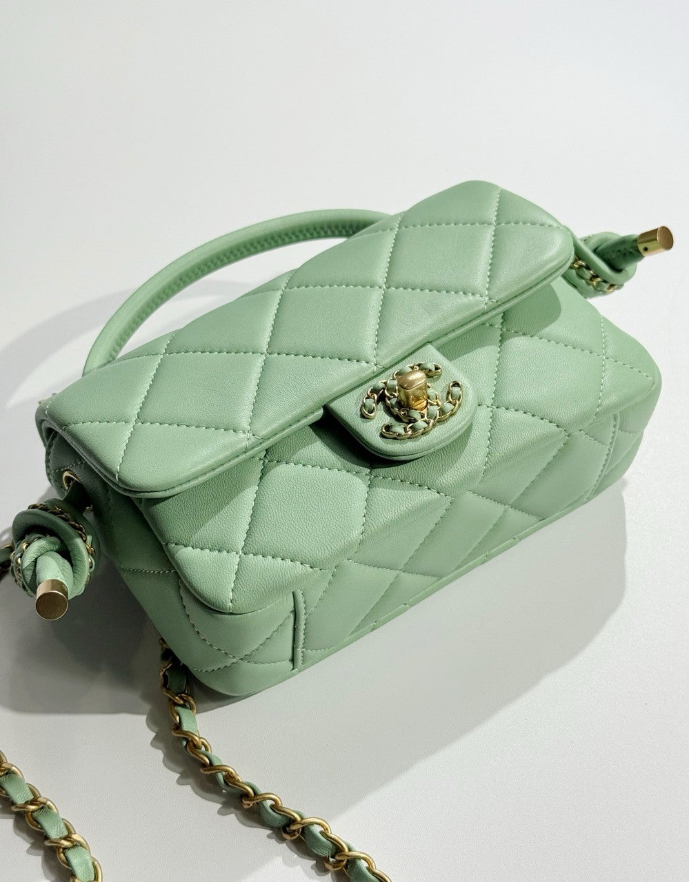Chanel CRUISE 2024/25 GREEN FLAP BAG WITH TOP HANDLE  Lambskin & Gold Metal Chanel