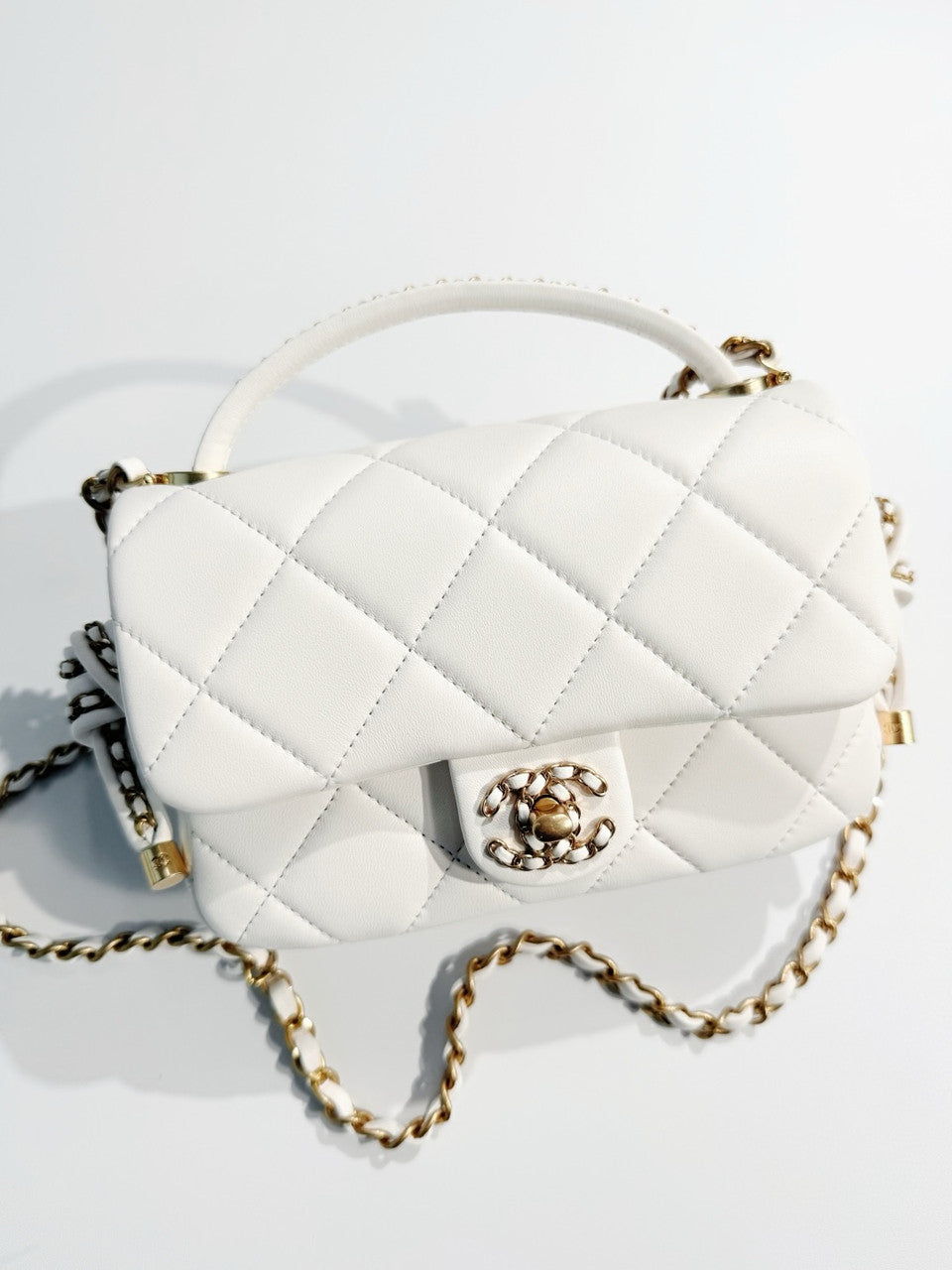 Chanel CRUISE 2024/25 WHITE FLAP BAG WITH TOP HANDLE  Lambskin & Gold Metal Chanel