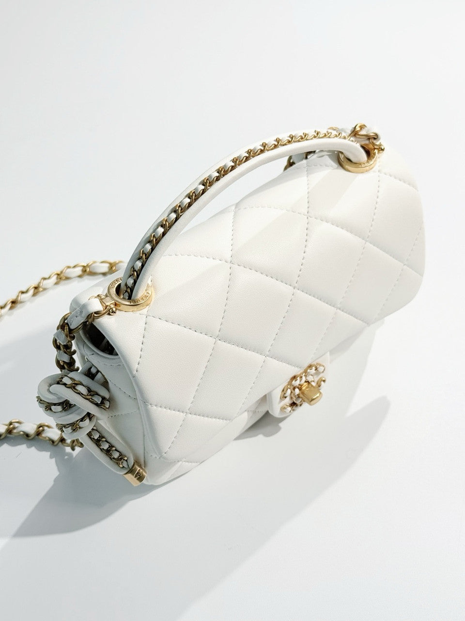 Chanel CRUISE 2024/25 WHITE FLAP BAG WITH TOP HANDLE  Lambskin & Gold Metal Chanel
