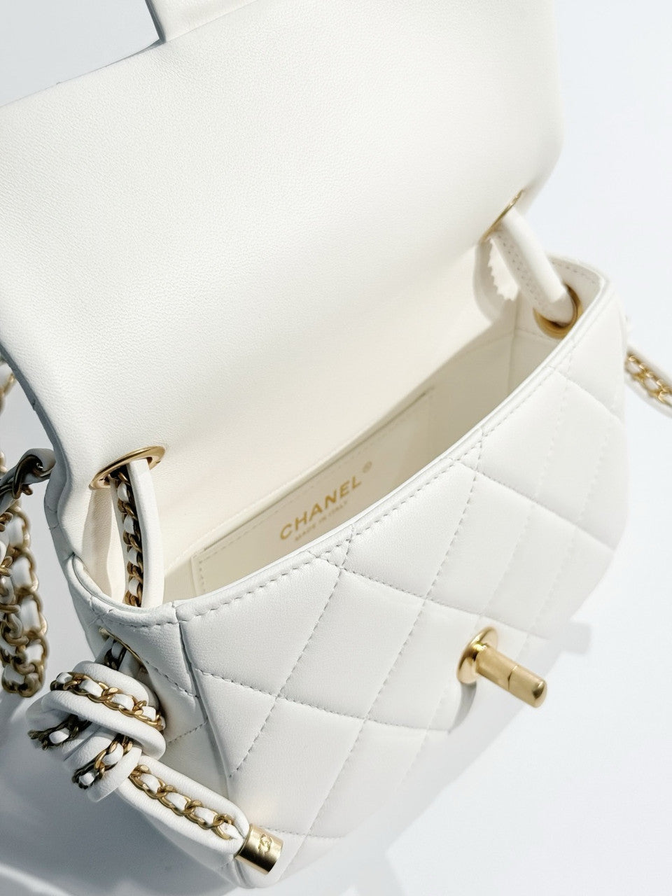 Chanel CRUISE 2024/25 WHITE FLAP BAG WITH TOP HANDLE  Lambskin & Gold Metal Chanel