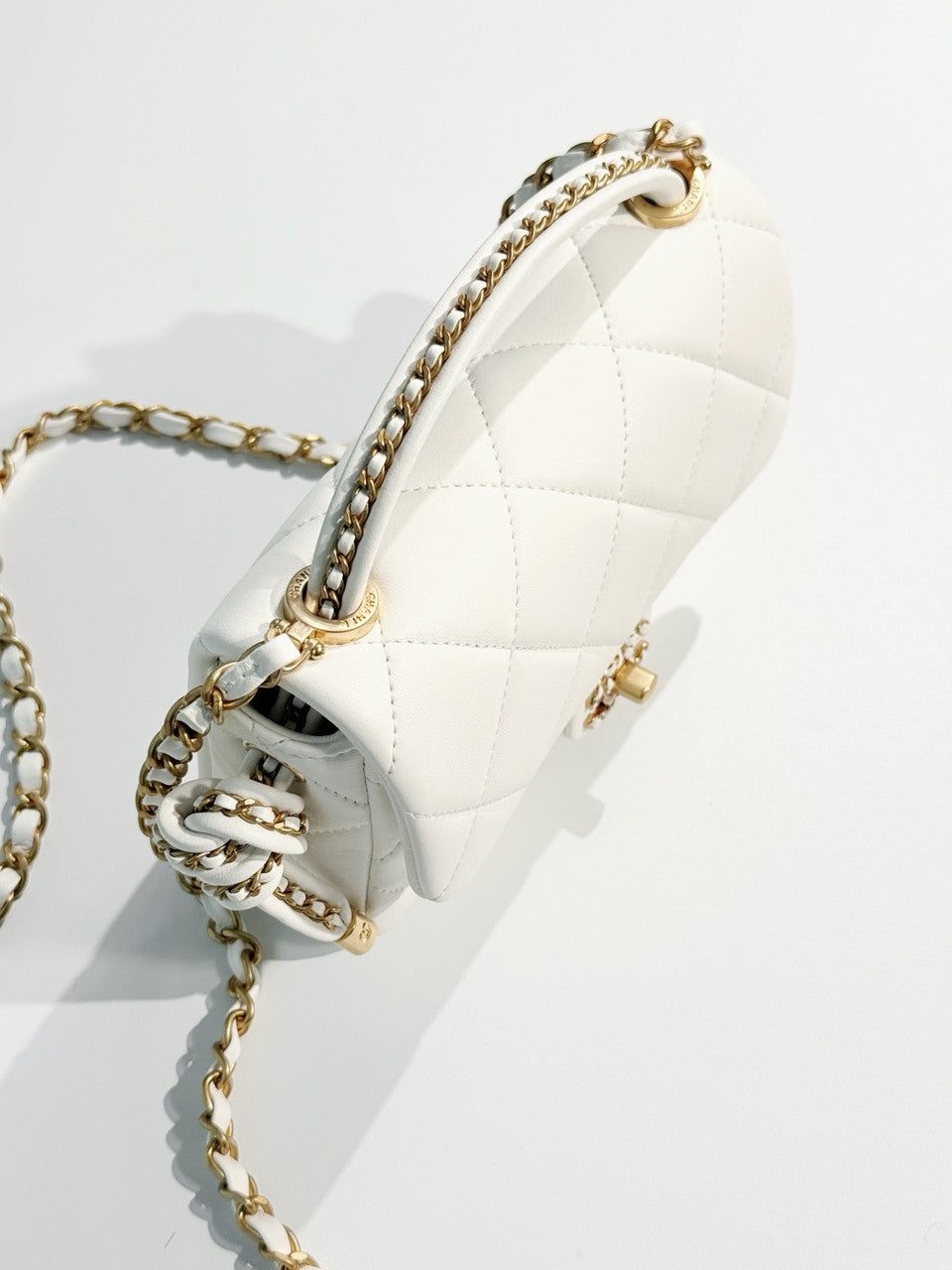 Chanel CRUISE 2024/25 WHITE FLAP BAG WITH TOP HANDLE  Lambskin & Gold Metal Chanel