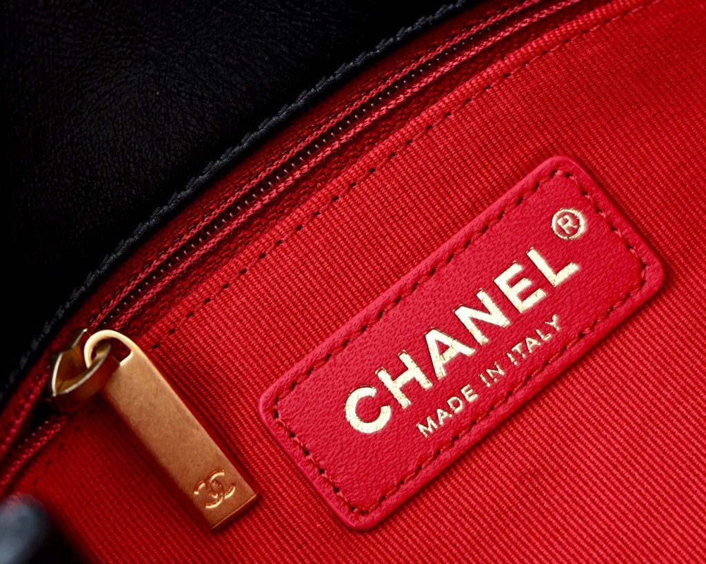 Chanel SMALL FLAP BAG with pearls