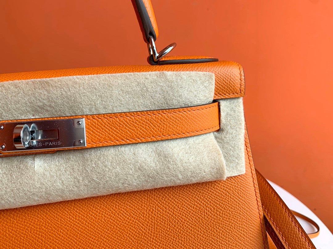 Hermes Orange Kelly 28 cm Epsom Palladium Hardware