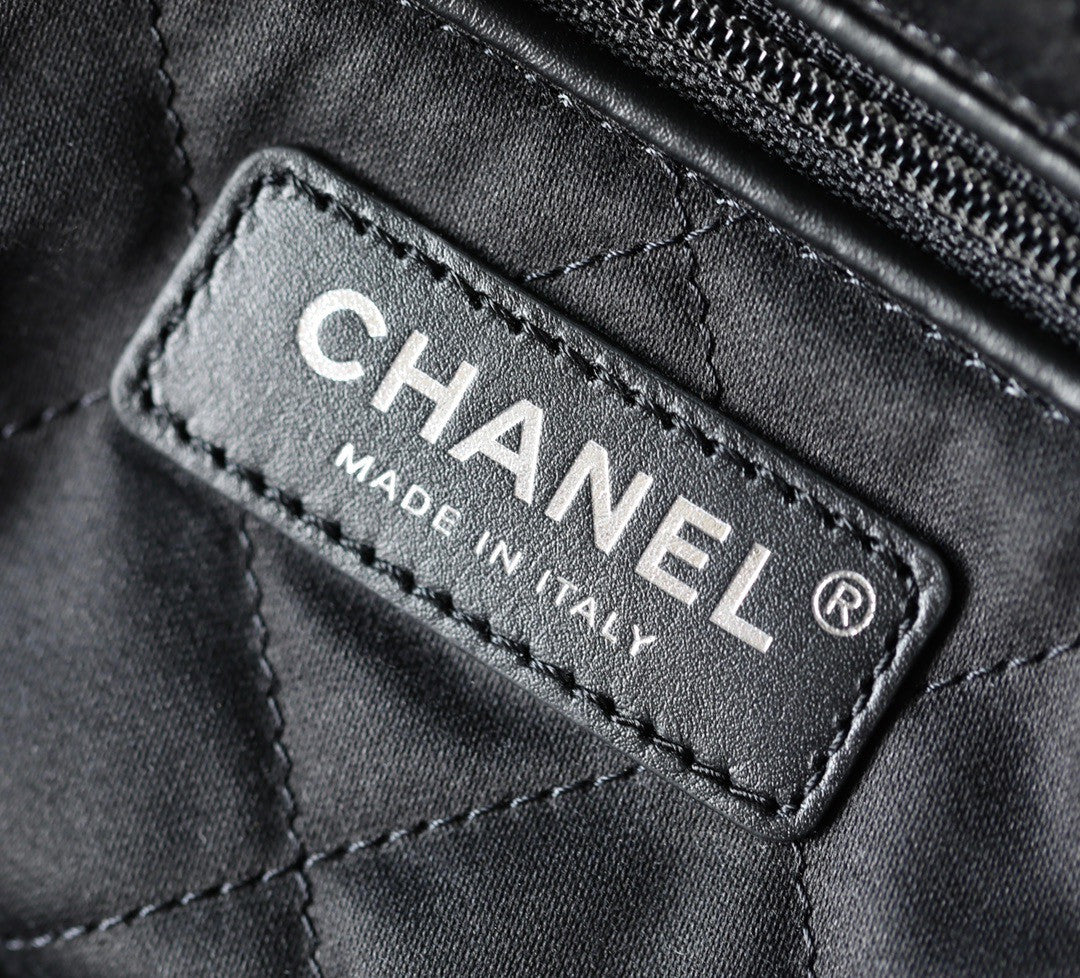 CHANEL 22 SMALL HANDBAG SO BLACK