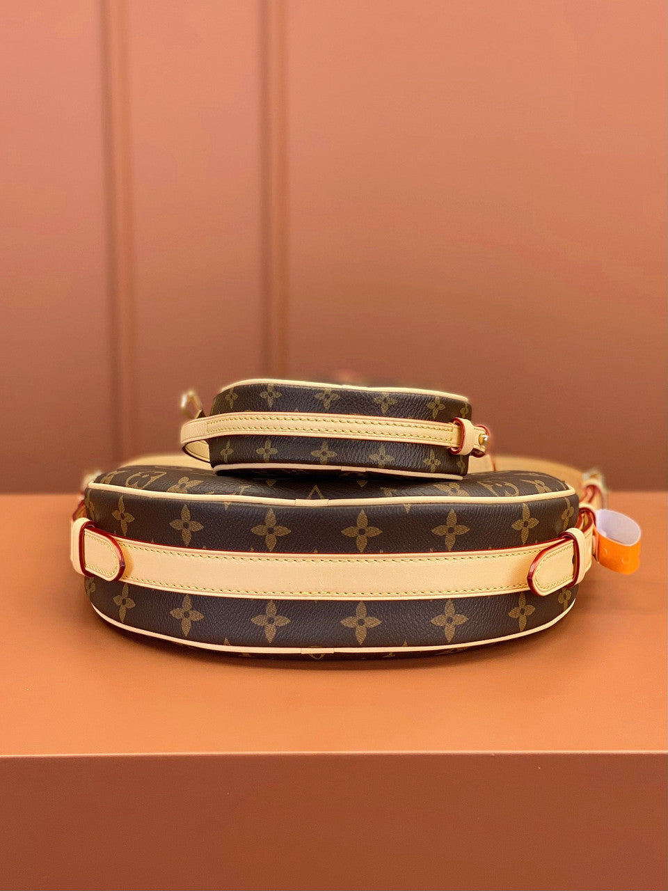 Louis Vuitton M46828 Croissant MM