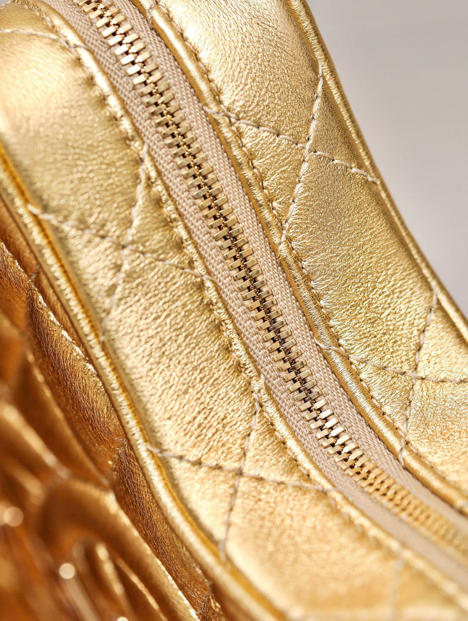 CHANEL STAR HAND BAG GOLD