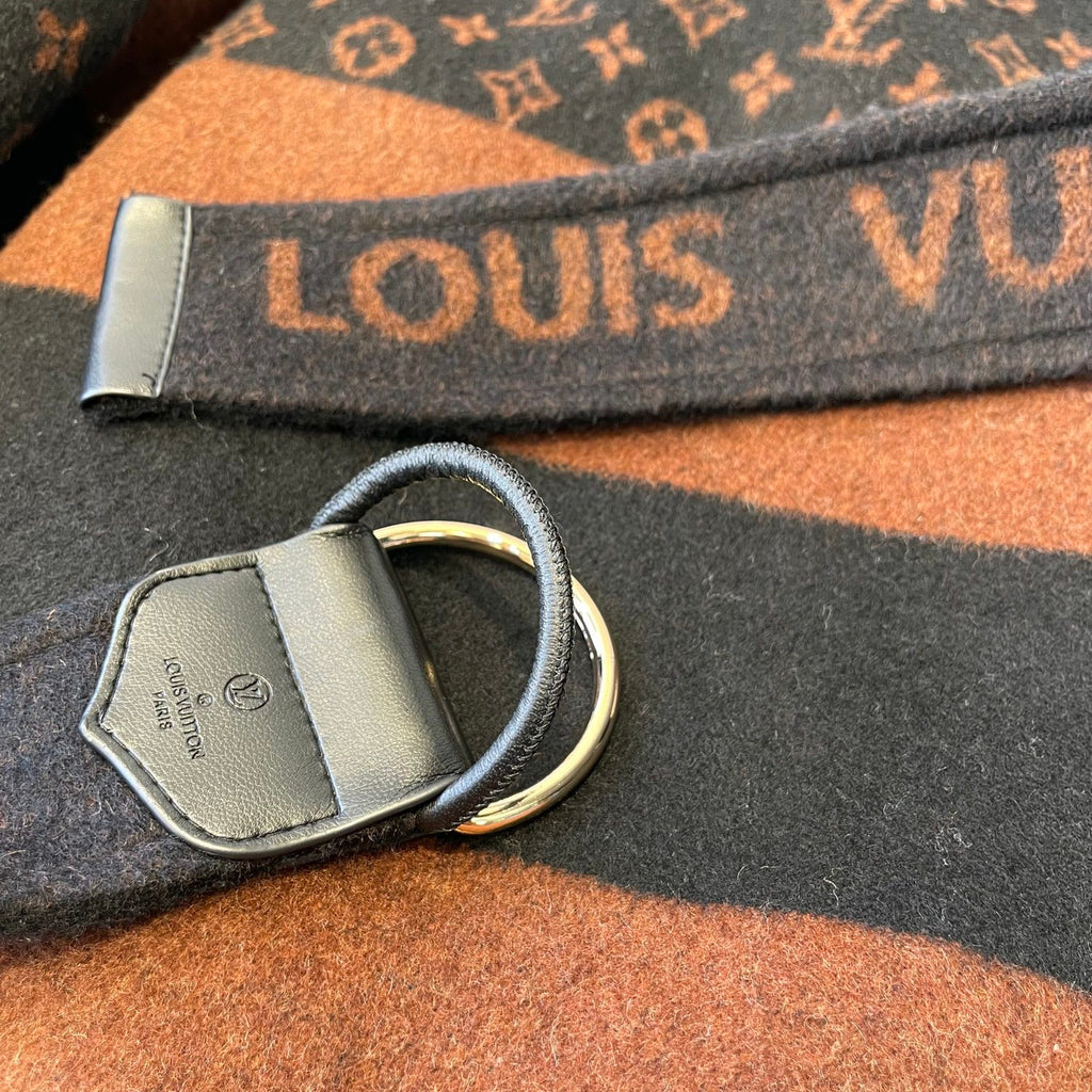 Louis Vuitton 1A83TO  HOODED WRAP CAPE COAT IN WOOL AND SILK WITH FRINGE