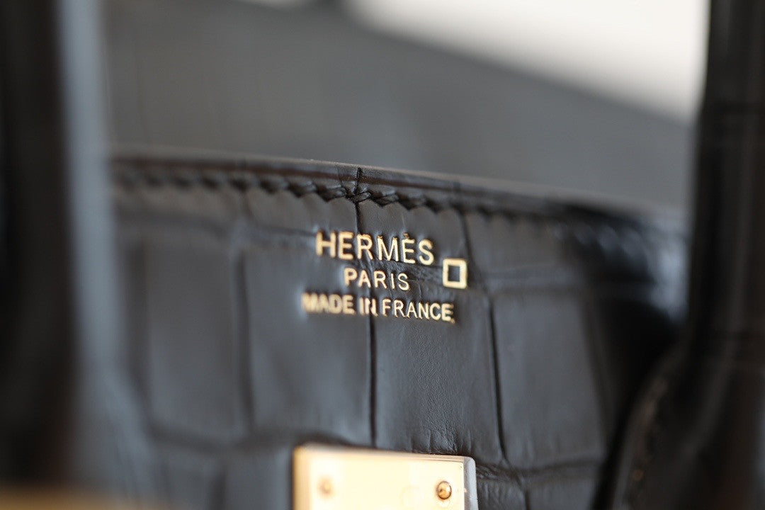 Hermes Birkin 25cm Black Matt Alligator with Gold hardware