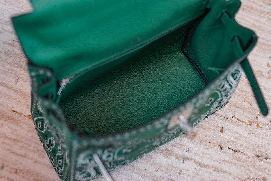 Hermes x Jay Ahr Special Edition custom-embroidering Green Kelly 28 Bag Epsom Leather Palladium Hardware