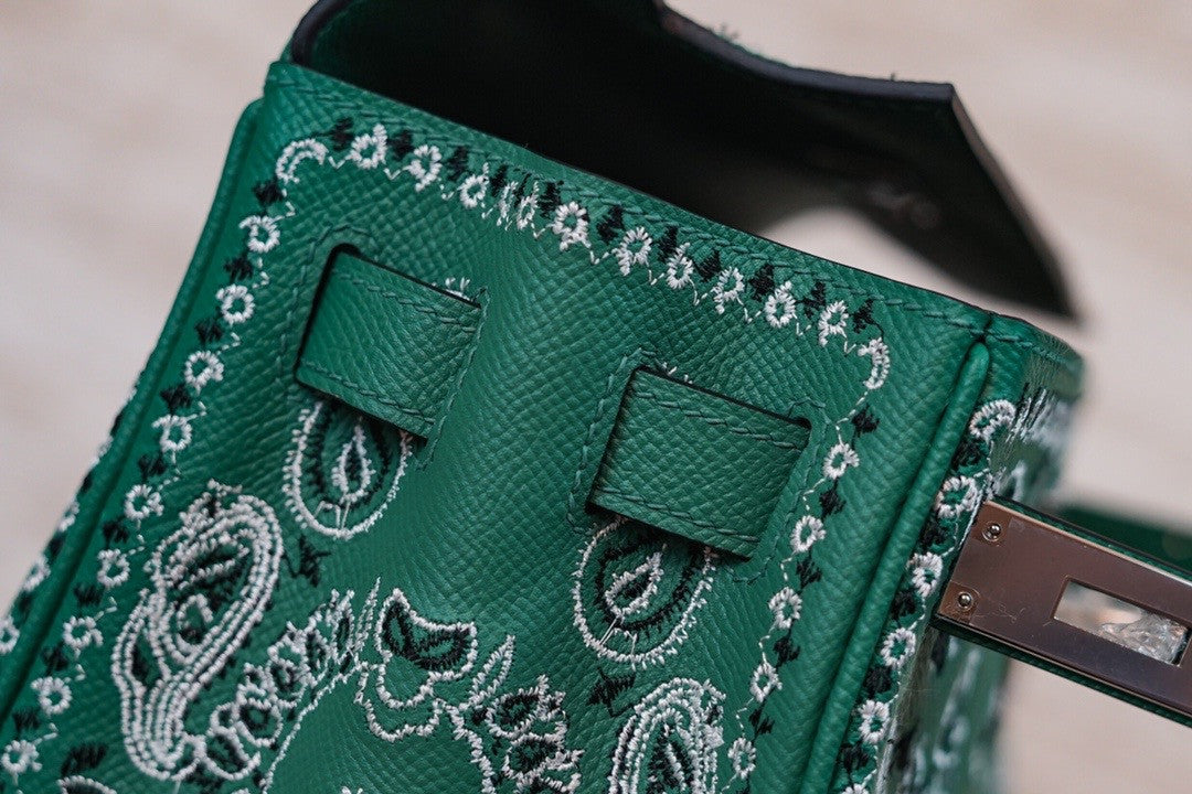 Hermes x Jay Ahr Special Edition custom-embroidering Green Kelly 28 Bag Epsom Leather Palladium Hardware