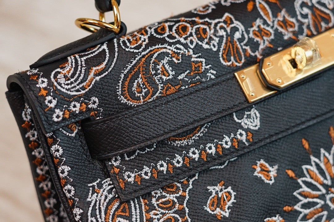 Hermes x Jay Ahr Special Edition custom-embroidering Black Kelly 28 Bag Epsom Leather Gold Hardware