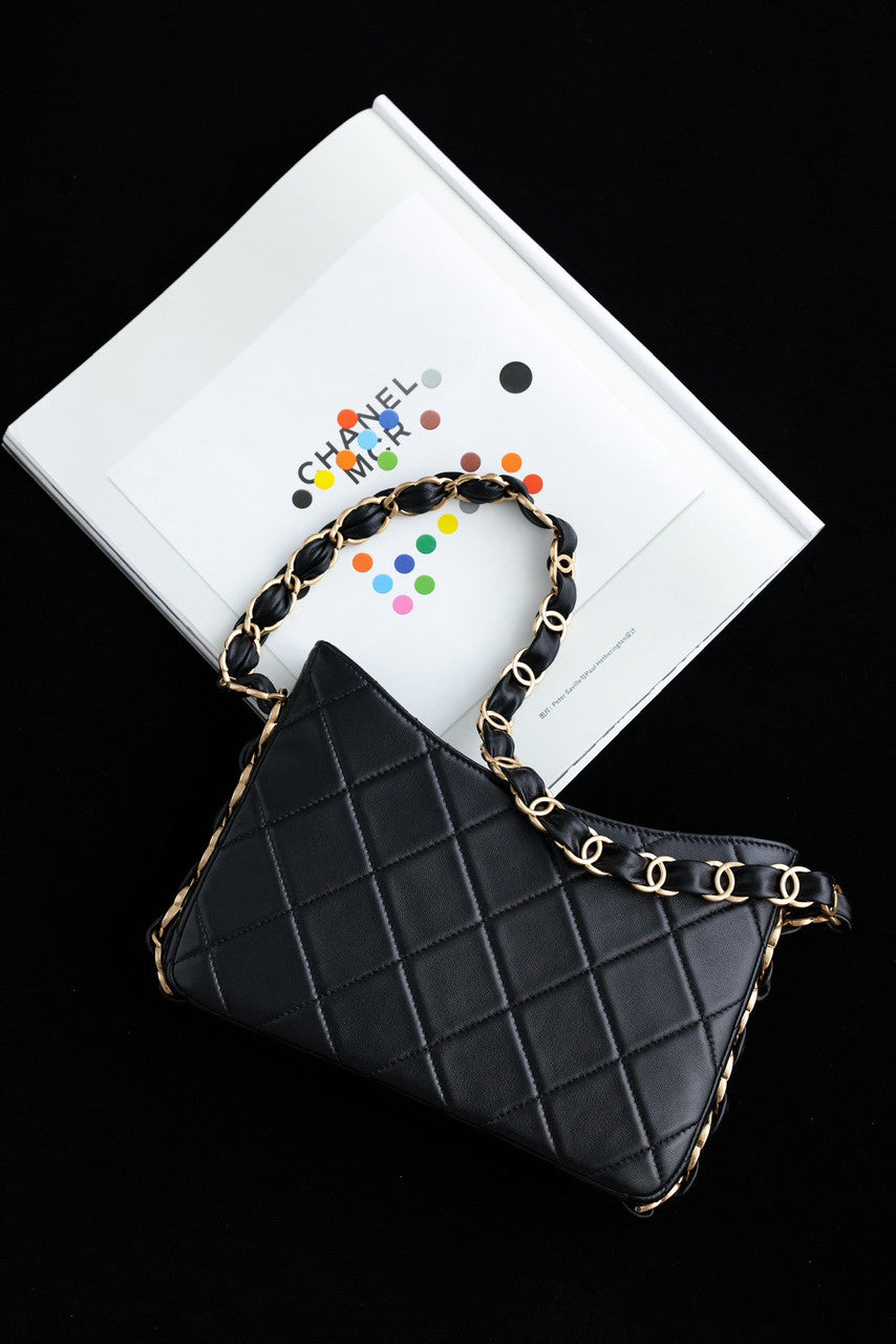CHANEL FALL-WINTER 2024/25 HOBO HANDBAG