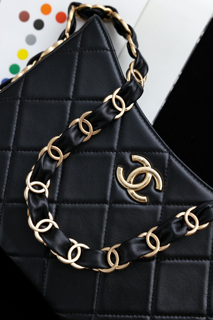 CHANEL FALL-WINTER 2024/25 HOBO HANDBAG