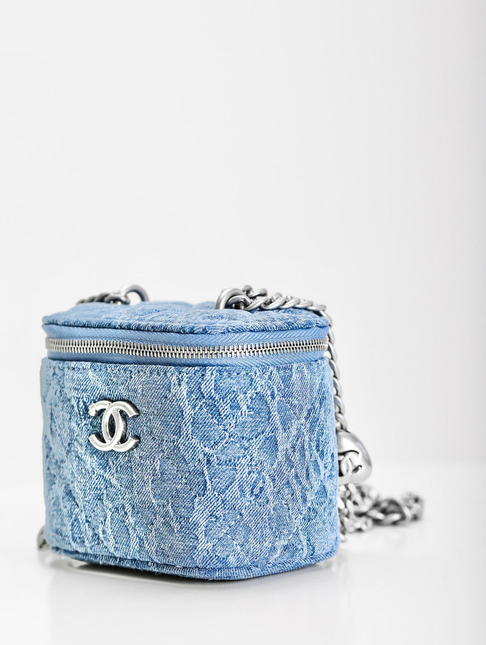 Chanel CLUTCH WITH CHAIN DENIM SS2023