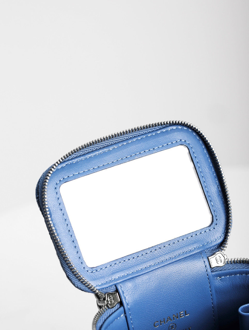 Chanel CLUTCH WITH CHAIN DENIM SS2023
