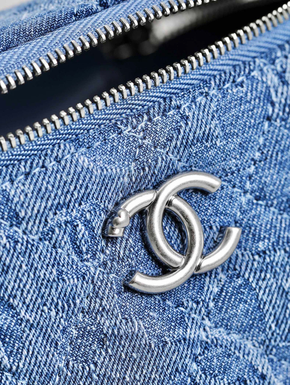 Chanel CLUTCH WITH CHAIN DENIM SS2023