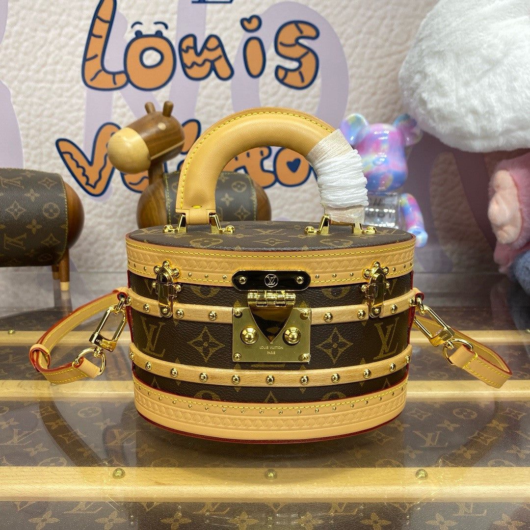 Louis Vuitton M24843 Ellis Bag