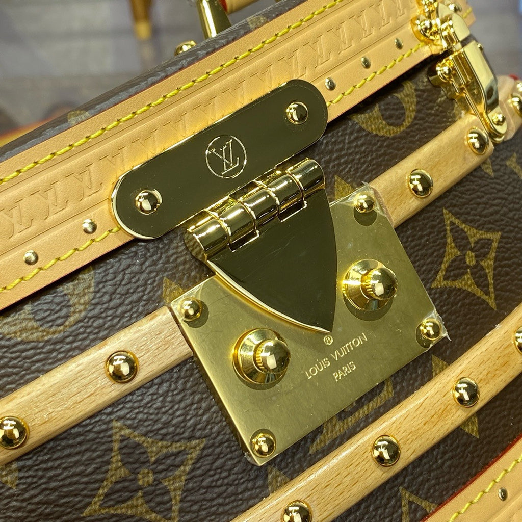 Louis Vuitton M24843 Ellis Bag