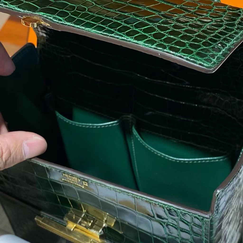 Hermès Shiny Emerald Alligator Cinhetic Box Bag Hermes