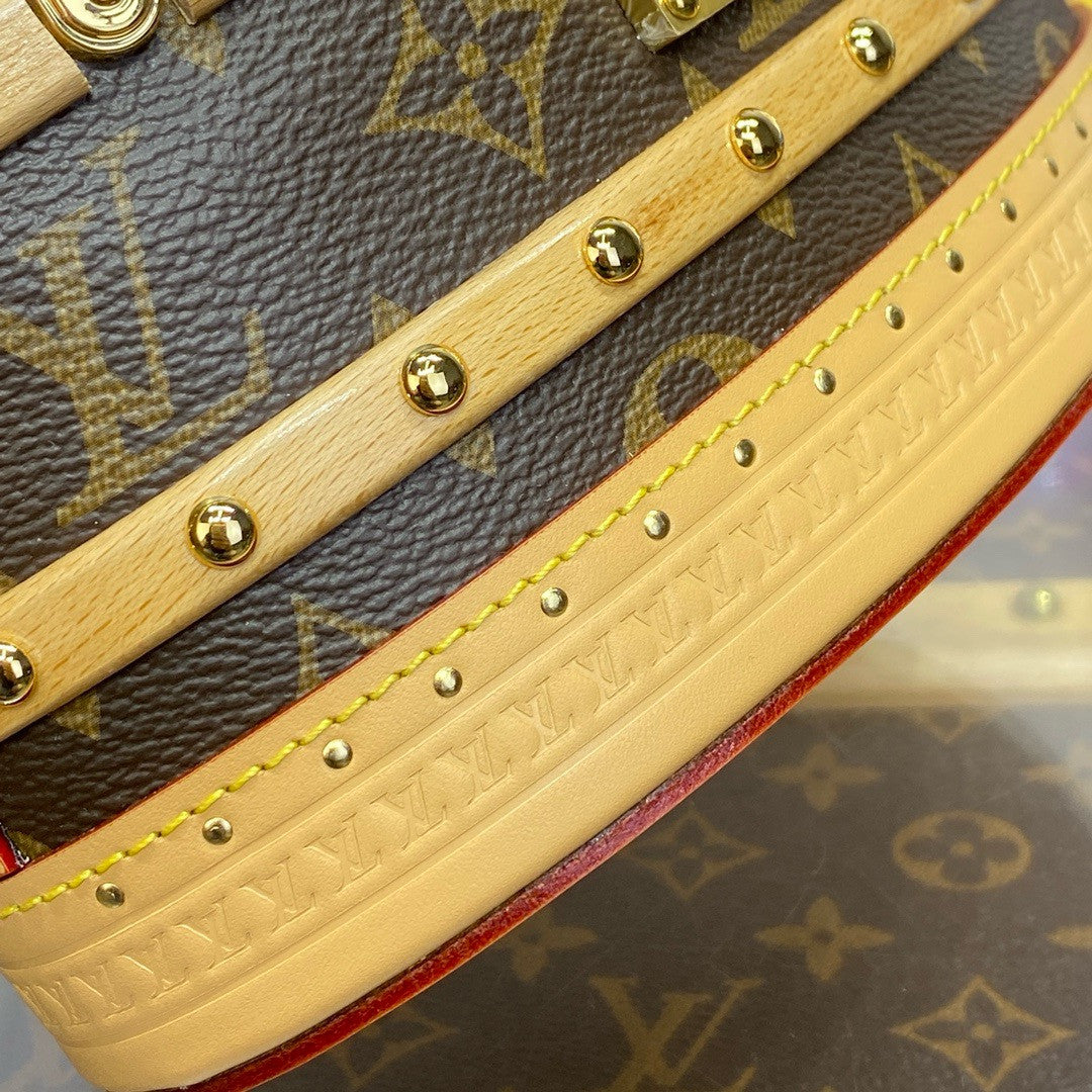 Louis Vuitton M24843 Ellis Bag