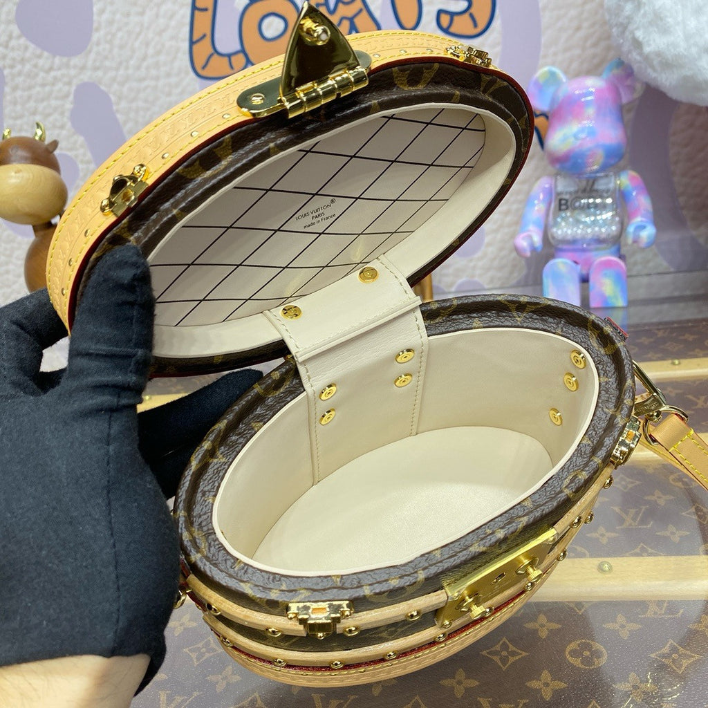 Louis Vuitton M24843 Ellis Bag
