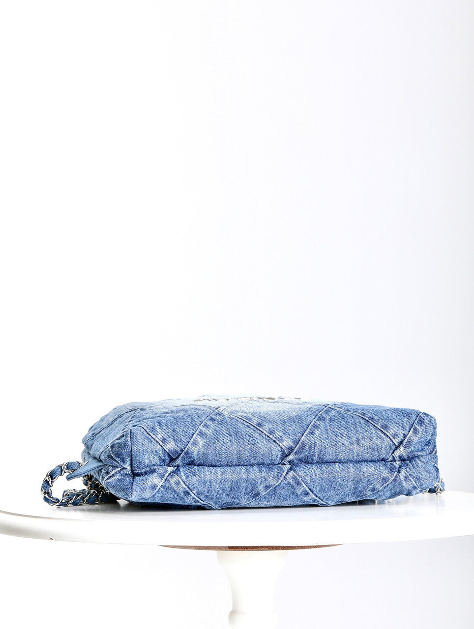 CHANEL 22 DENIM HANDBAG SS2023