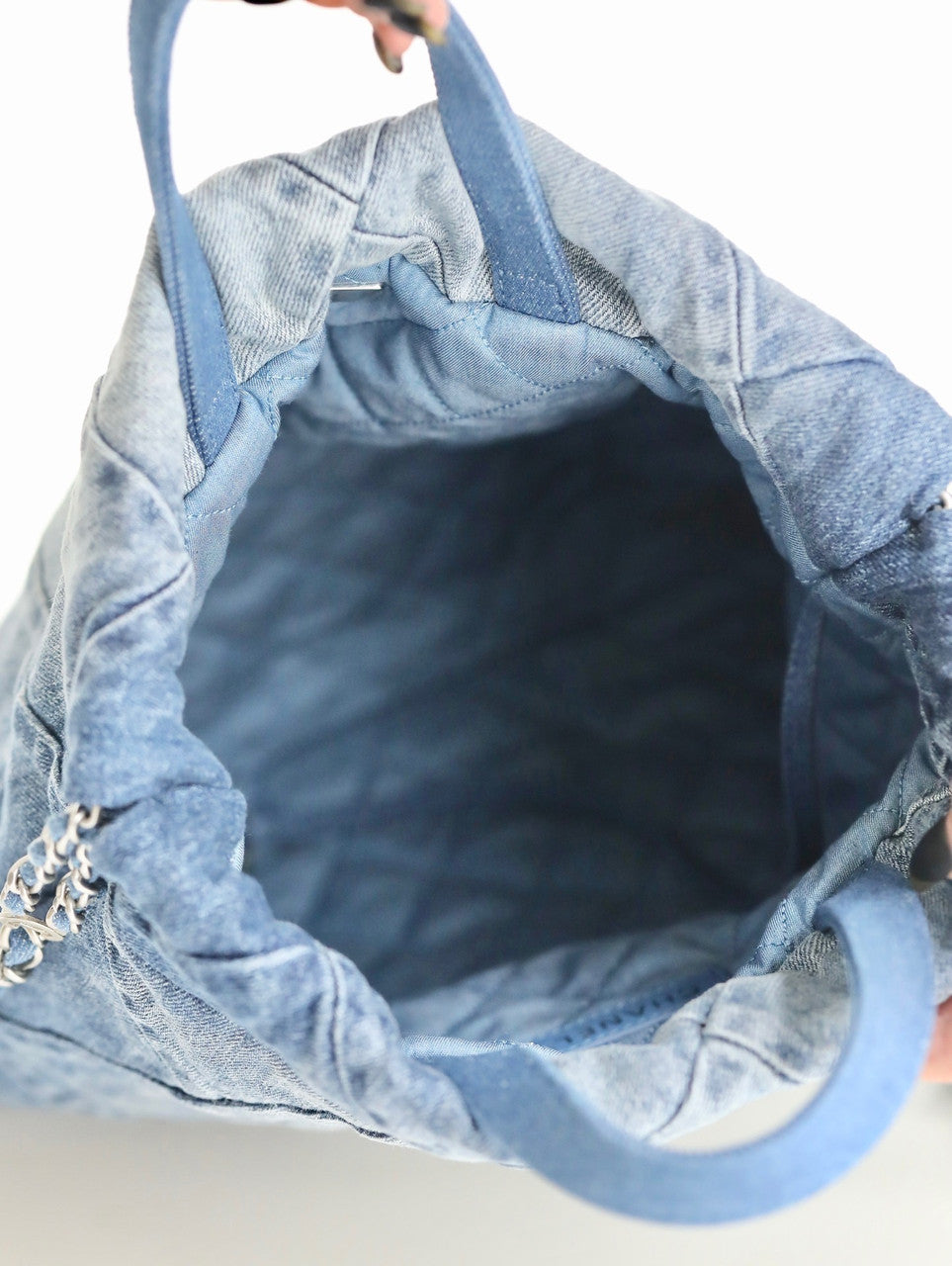 CHANEL 22 DENIM HANDBAG SS2023
