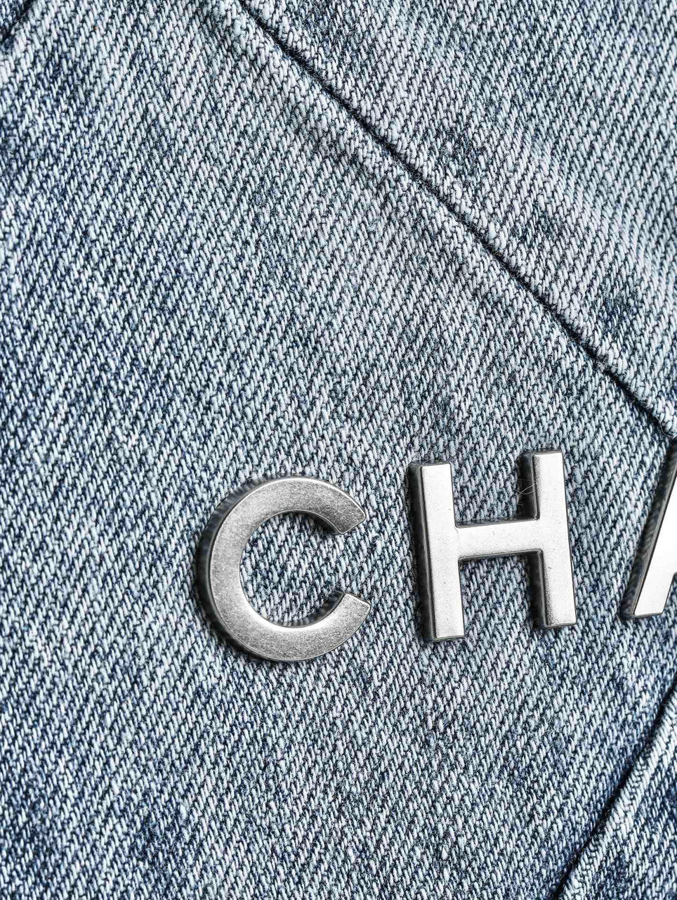 CHANEL 22 DENIM HANDBAG SS2023