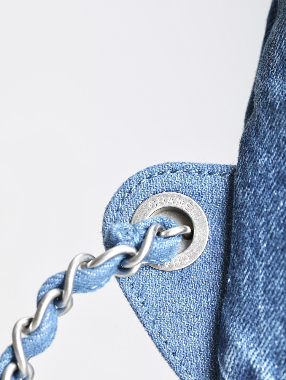CHANEL 22 DENIM HANDBAG SS2023