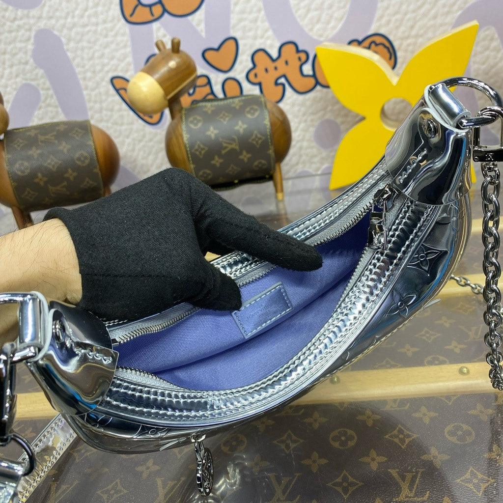 Louis Vuitton M11833 Ski Loop PM Bag